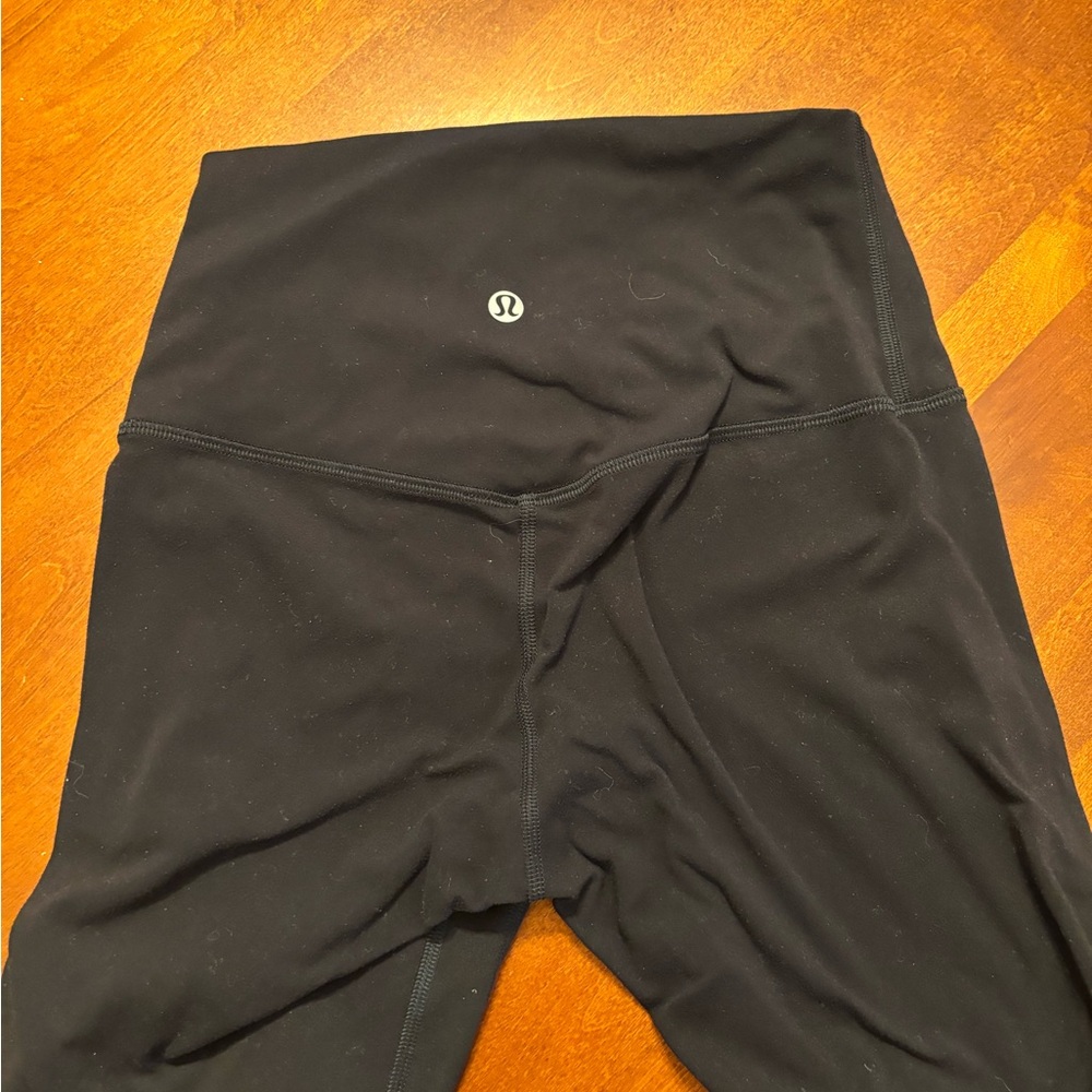 Lululemon size 4 aligns 25 inch